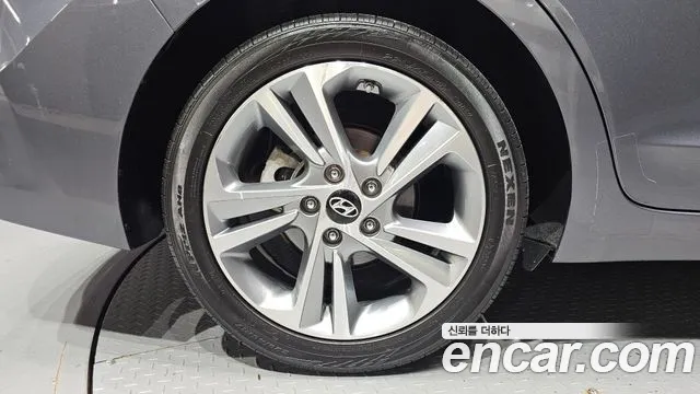 Hyundai Avante 2017 thumb 4
