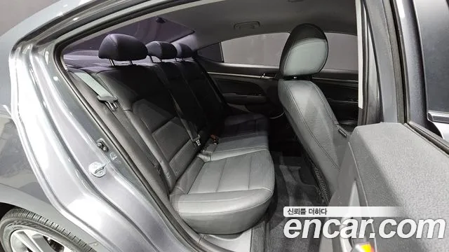 Hyundai Avante 2017 thumb 10