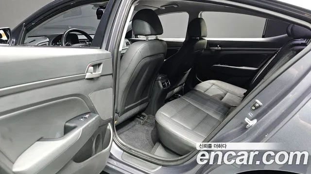 Hyundai Avante 2017 thumb 11