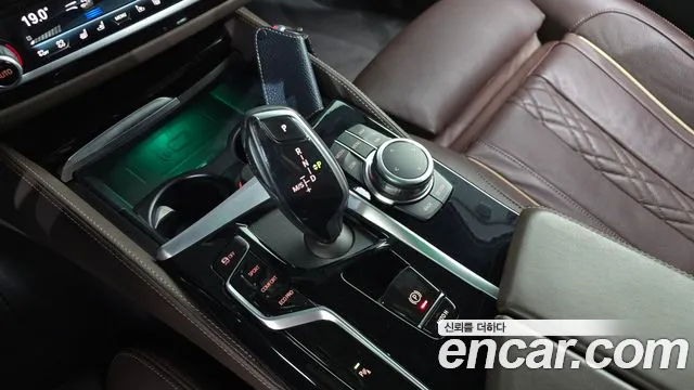 BMW 5-Series 2022 thumb 9