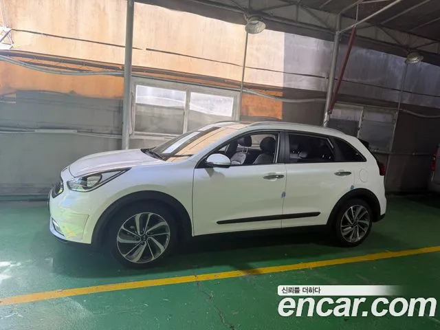 Kia Niro 2016 thumb 2