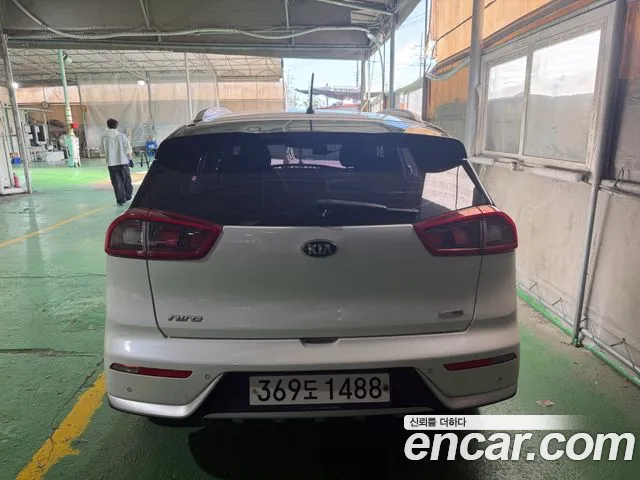 Kia Niro 2016 thumb 3