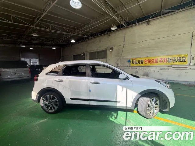 Kia Niro 2016 thumb 4