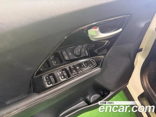 Kia Niro 2016 thumb 7