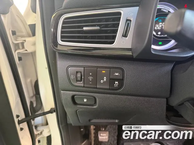 Kia Niro 2016 thumb 9