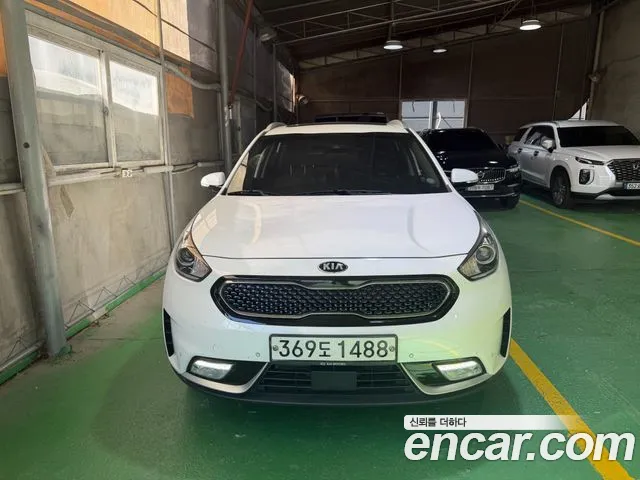 Kia Niro 2016 thumb 11