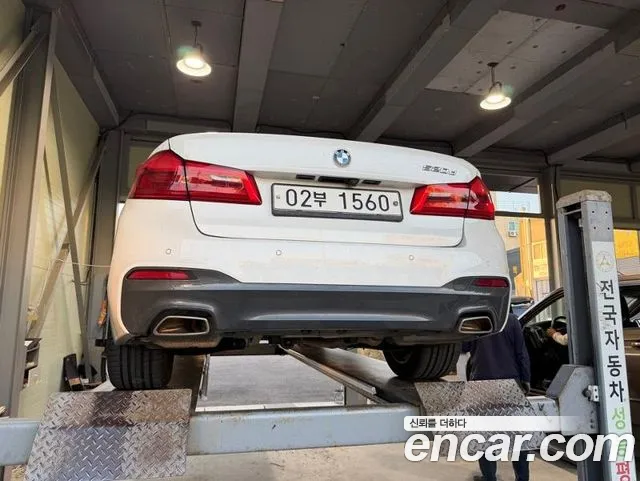 BMW 5-Series 2017 thumb 2