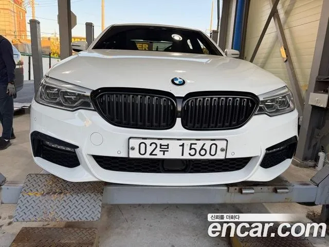 BMW 5-Series 2017 thumb 7