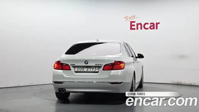 BMW 5-Series 2015 thumb 3