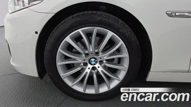 BMW 5-Series 2015 thumb 4