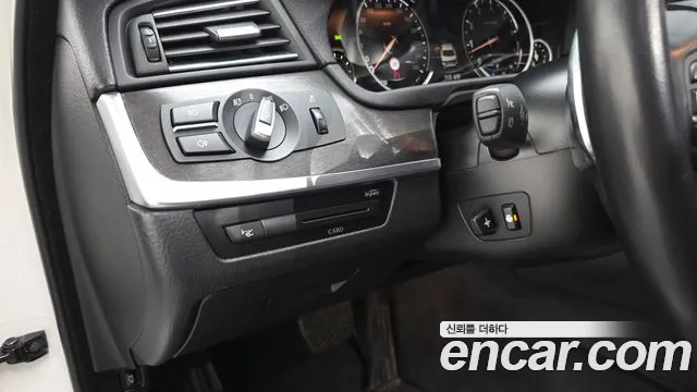BMW 5-Series 2015 thumb 12