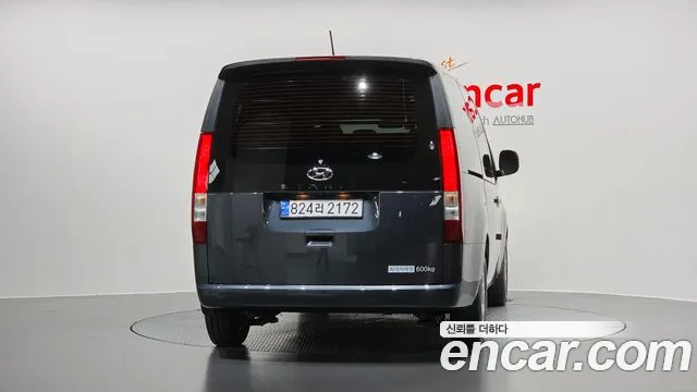 Hyundai Staria 2023 thumb 4