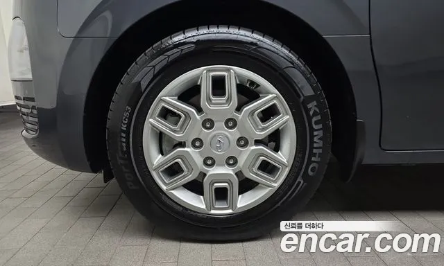 Hyundai Staria 2023 thumb 5