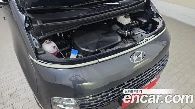 Hyundai Staria 2023 thumb 6
