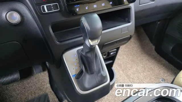 Hyundai Staria 2023 thumb 9