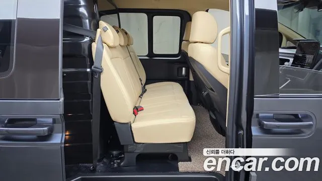 Hyundai Staria 2023 thumb 11