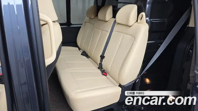 Hyundai Staria 2023 thumb 12