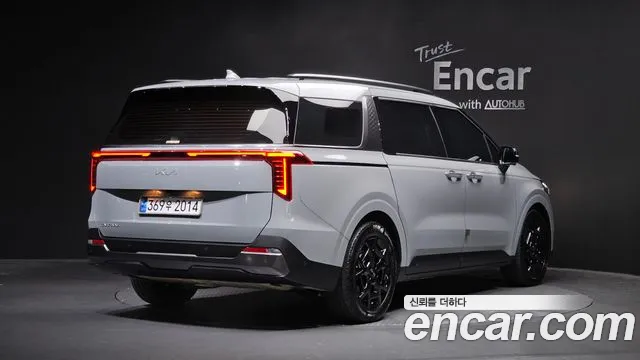 Kia Carnival 2024 thumb 2