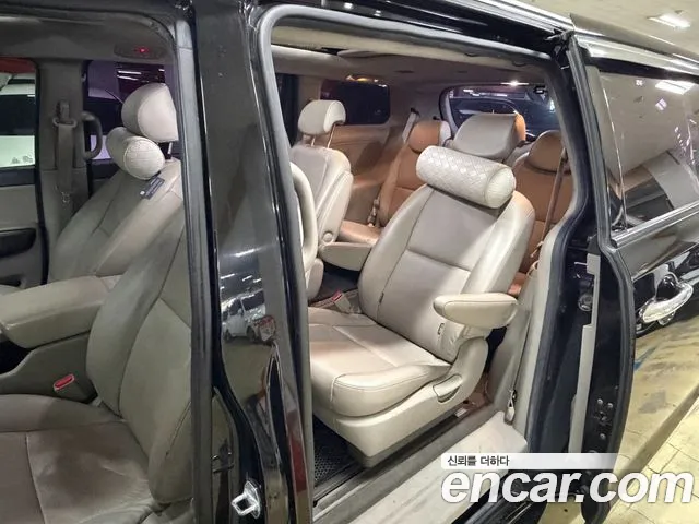 Kia Carnival 2014 thumb 8