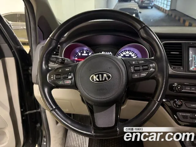 Kia Carnival 2014 thumb 10
