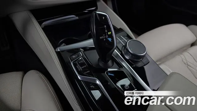 BMW 5-Series 2021 thumb 8