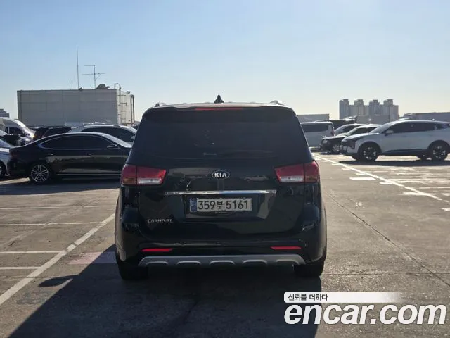 Kia Carnival 2015 thumb 4