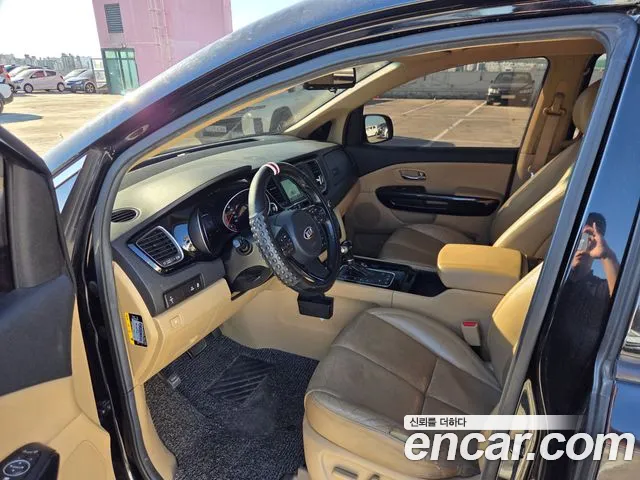 Kia Carnival 2015 thumb 6