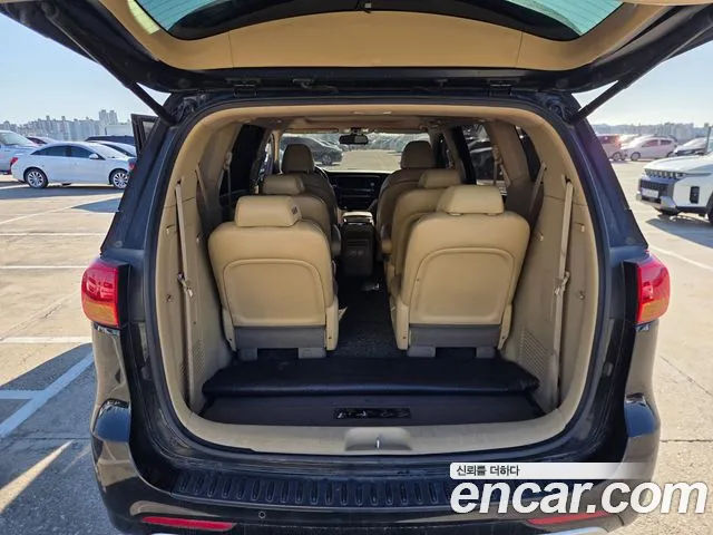 Kia Carnival 2015 thumb 8