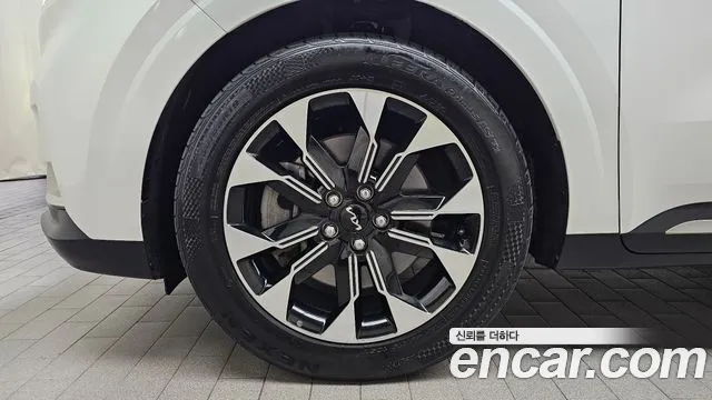 Kia Carnival 2023 thumb 4