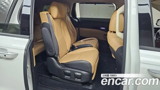 Kia Carnival 2023 thumb 10