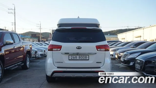 Kia Carnival 2015 thumb 7