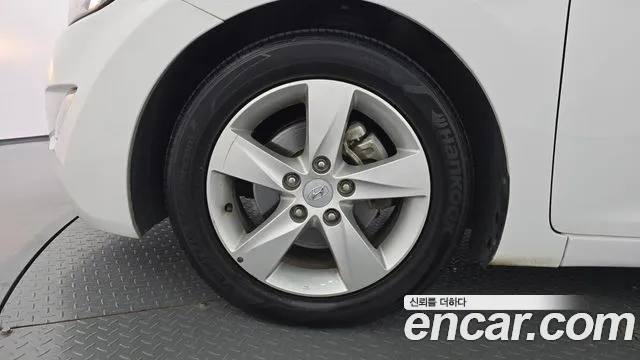 Hyundai Avante 2011 thumb 5