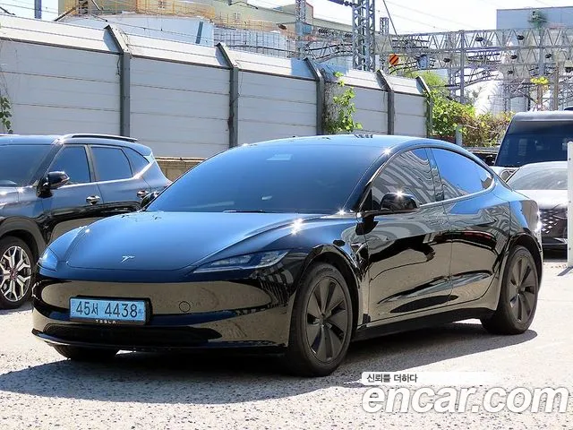 Tesla Model 3 2024 thumb 2