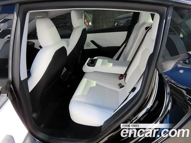 Tesla Model 3 2024 thumb 6