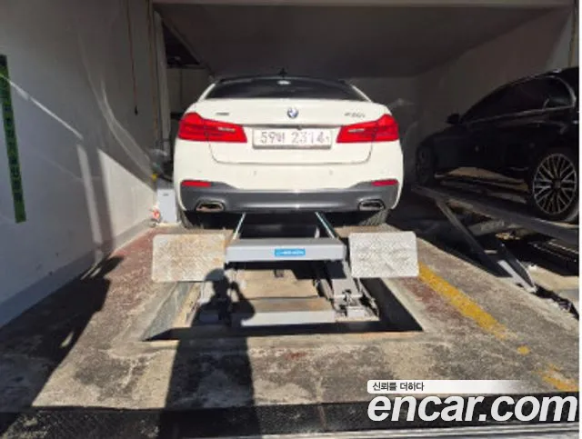 BMW 5-Series 2017 thumb 2