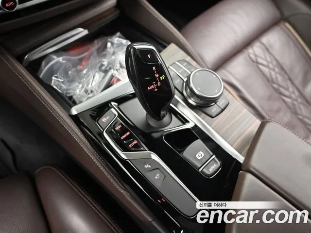 BMW 5-Series 2017 thumb 9