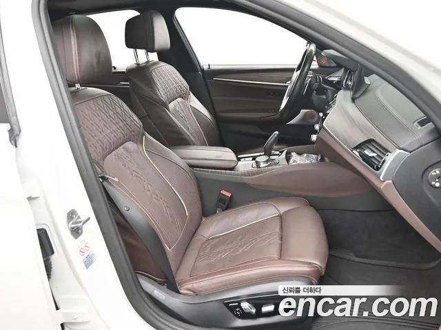BMW 5-Series 2017 thumb 10