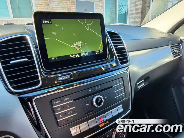 Mercedes-Benz GLE 2017 thumb 10