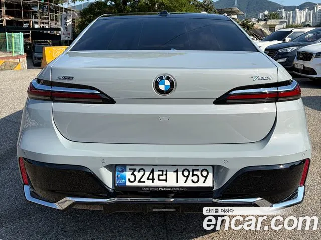 BMW 7-Series 2024 thumb 2