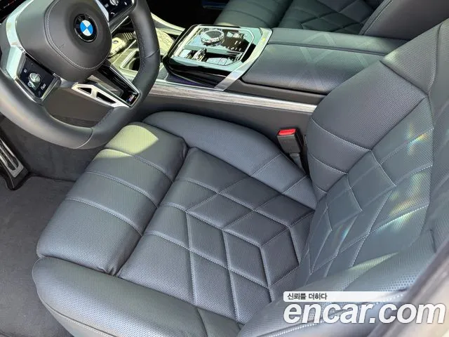 BMW 7-Series 2024 thumb 6