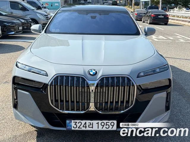 BMW 7-Series 2024 thumb 12