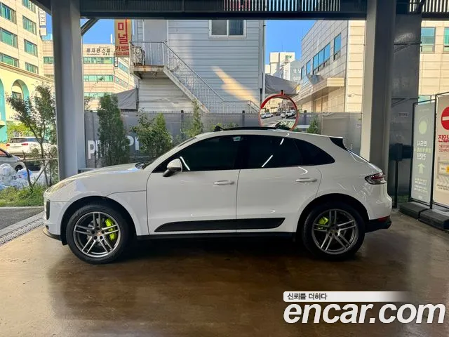 Porsche Macan 2021 thumb 2