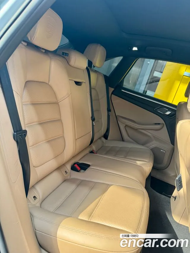 Porsche Macan 2021 thumb 6