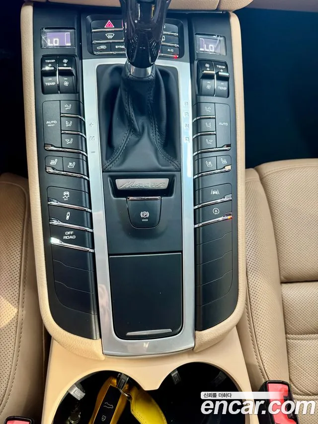 Porsche Macan 2021 thumb 8