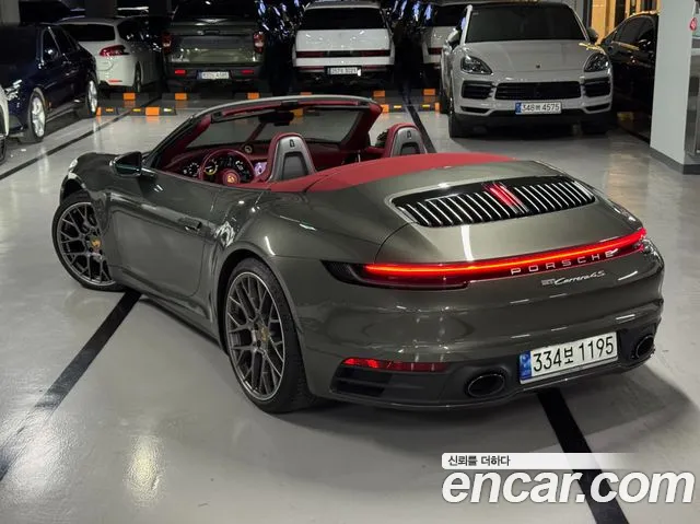 Porsche 911 2021 thumb 2