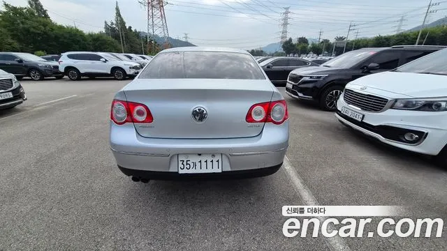 Volkswagen Passat (North America and China) 2011 thumb 3
