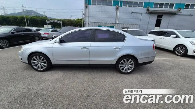 Volkswagen Passat (North America and China) 2011 thumb 4