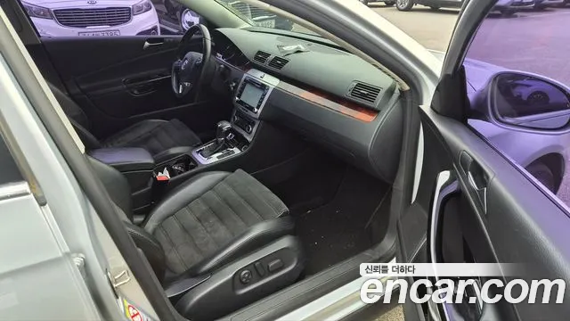 Volkswagen Passat (North America and China) 2011 thumb 6