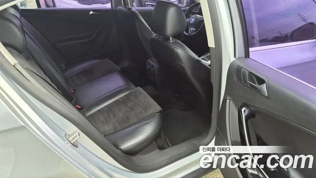 Volkswagen Passat (North America and China) 2011 thumb 7