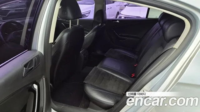 Volkswagen Passat (North America and China) 2011 thumb 9